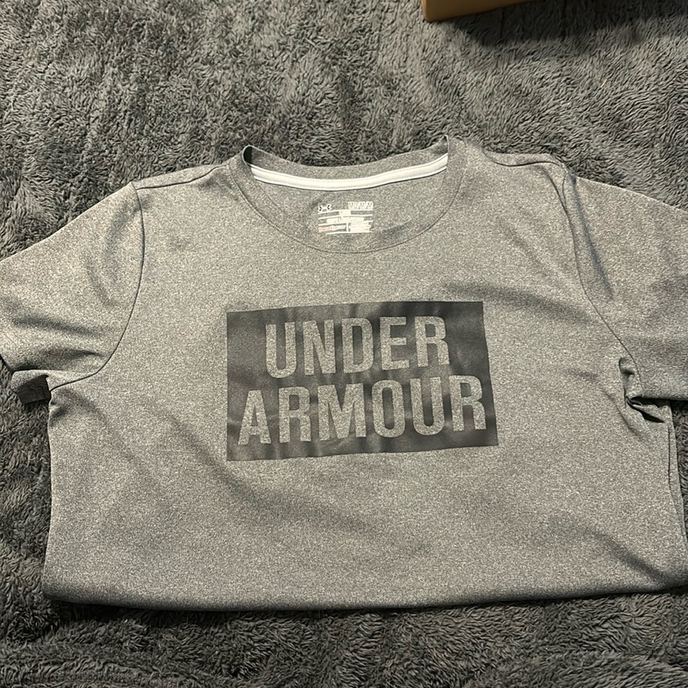 New without Tags Heatgear UA shirt- perfect condition- M